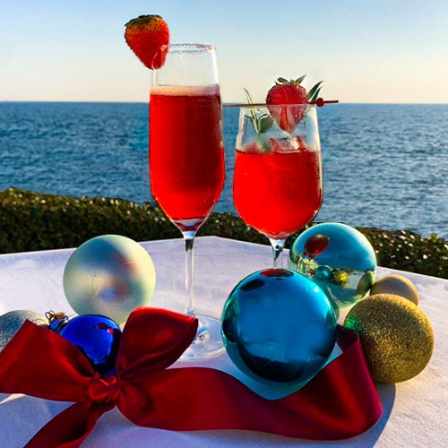 リストランテAO限定ドリンク「Buon Natale」  左:カクテル 1,600円  右:ノンアルコール 1,300円