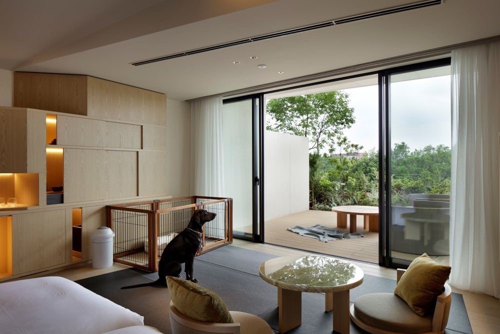 広いバルコニーが人気のDog-friendly Room