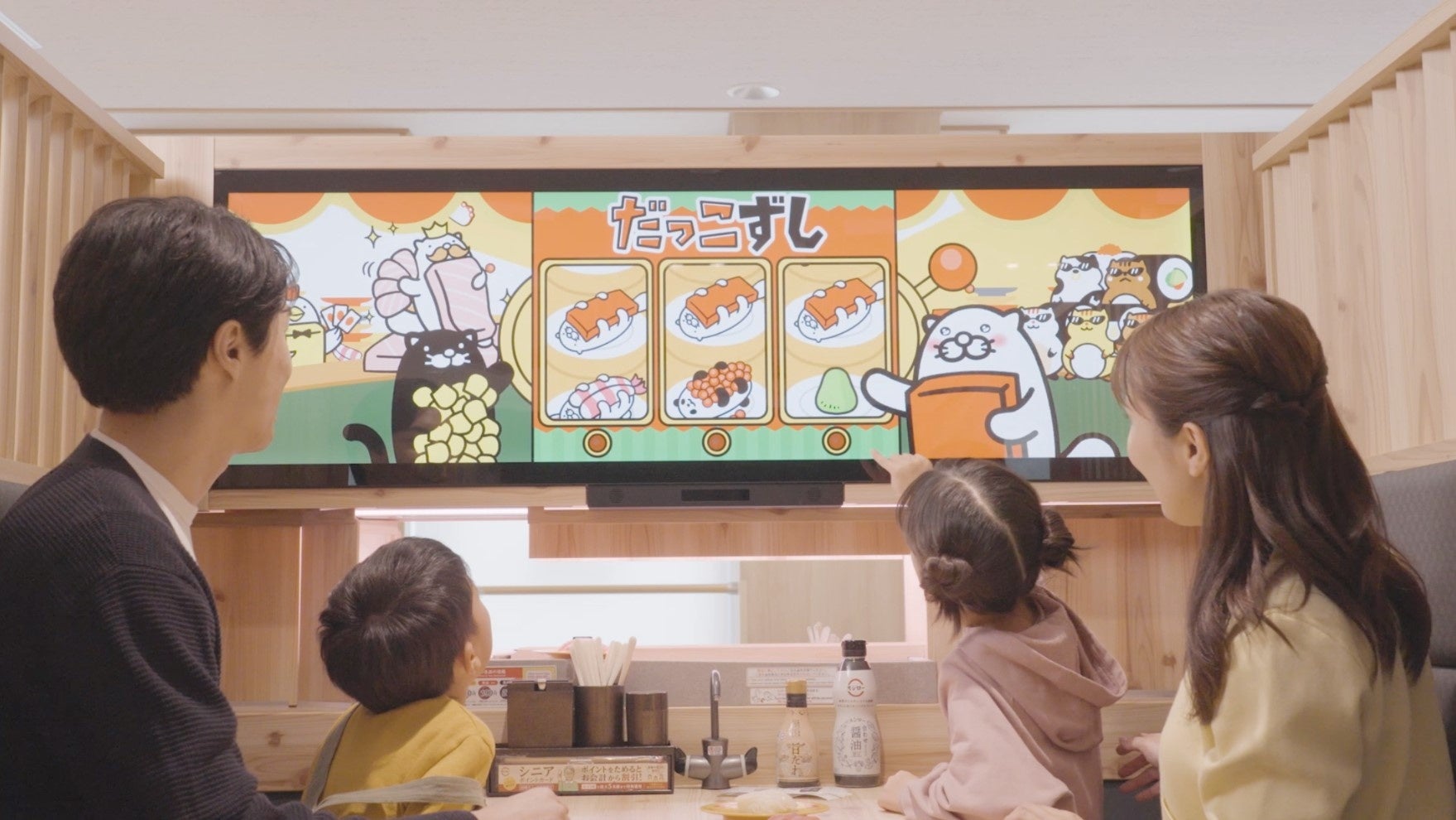 寿司屋パネル ASCII.jp：スシロー新宿西口店、お寿司の画像が流れてタッチで