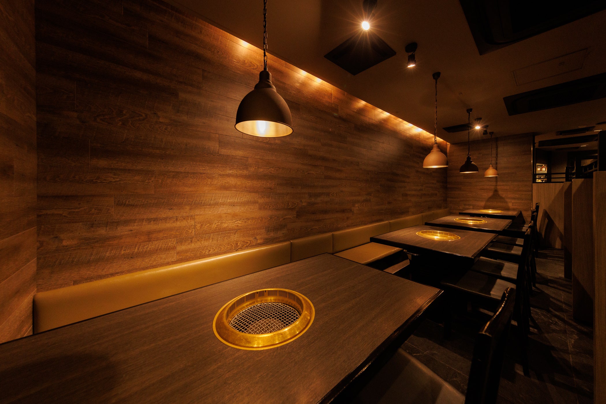 店内はシックな雰囲気