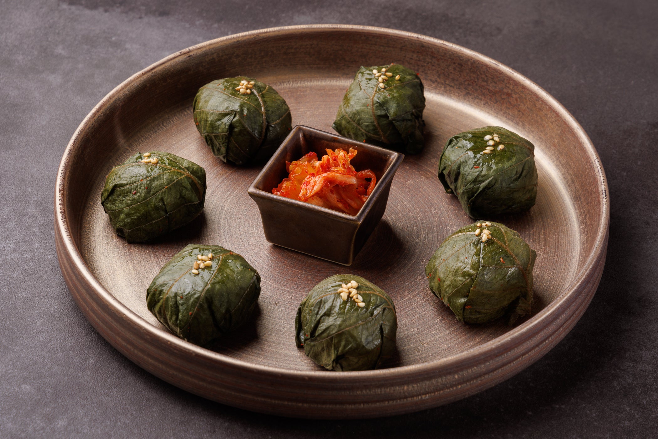 エゴマの葉で包んだコニギリ