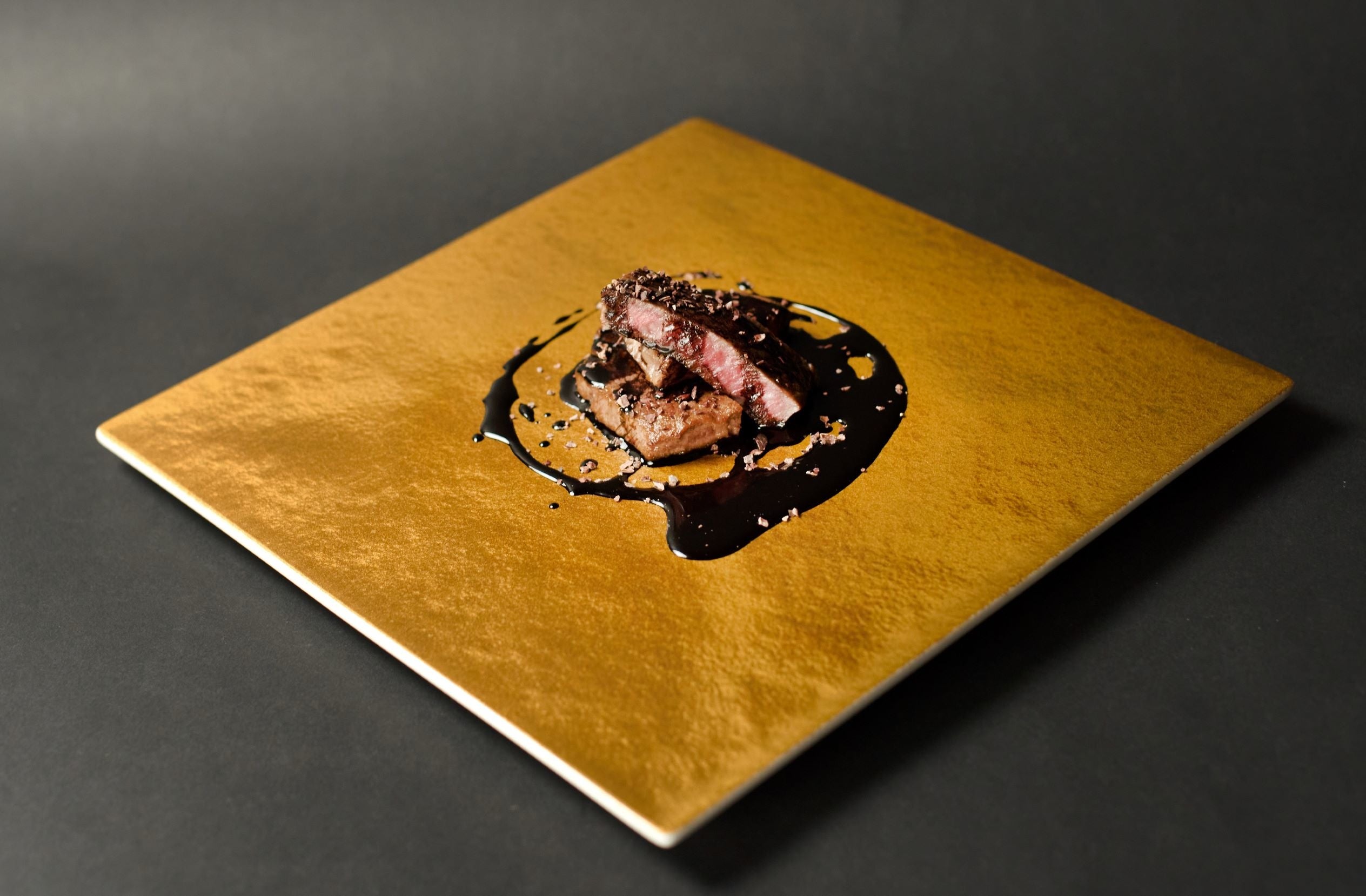 【メイン】厚切りフィレ  ブラックカカオとたまり醤油