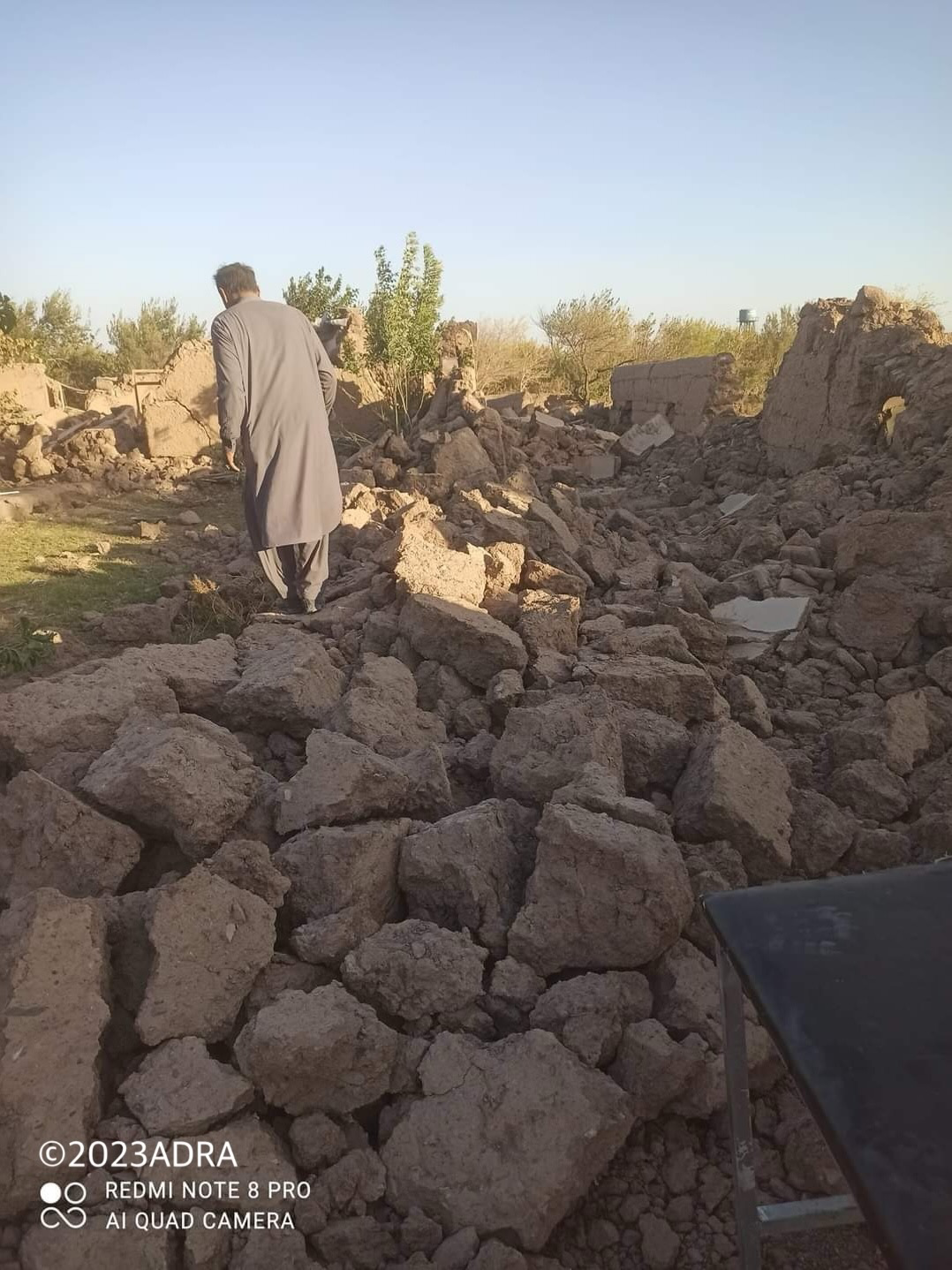 がれきと化した家々の写真 撮影：10月8日 Zindajan アフガニスタン