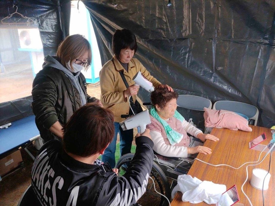 洗った髪をドライヤーで乾かしさっぱり。2024年1月21日 石川県穴水町