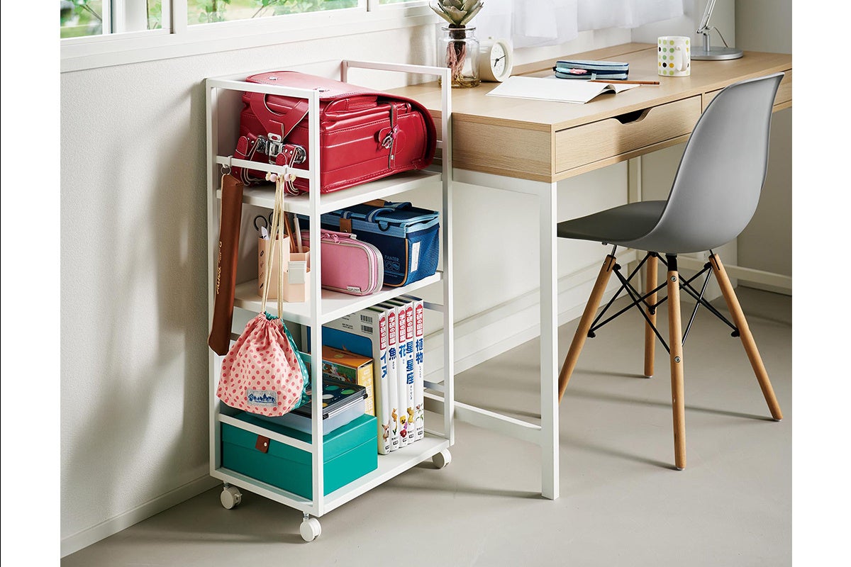 かさばる物を収納することができる目隠しトールワゴン3段や、片手でも