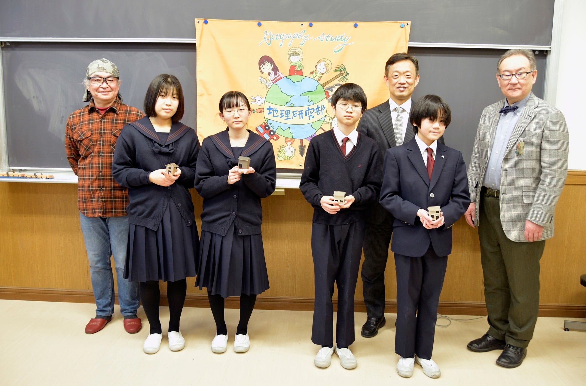 エデュケーショナルネットワーク 横浜富士見丘学園地理研究部 模型作家 宮澤 雅文氏によるジオラマ製作 第1回目を実施 増進会ホールディングス z会グループ のプレスリリース エデュケーショナルネットワーク 横浜富士見丘学園地理研究部 模型作家 宮澤 雅文氏によるジオラマ製作 第1回目を実施 増進会ホールディングス z会グループ のプレスリリース