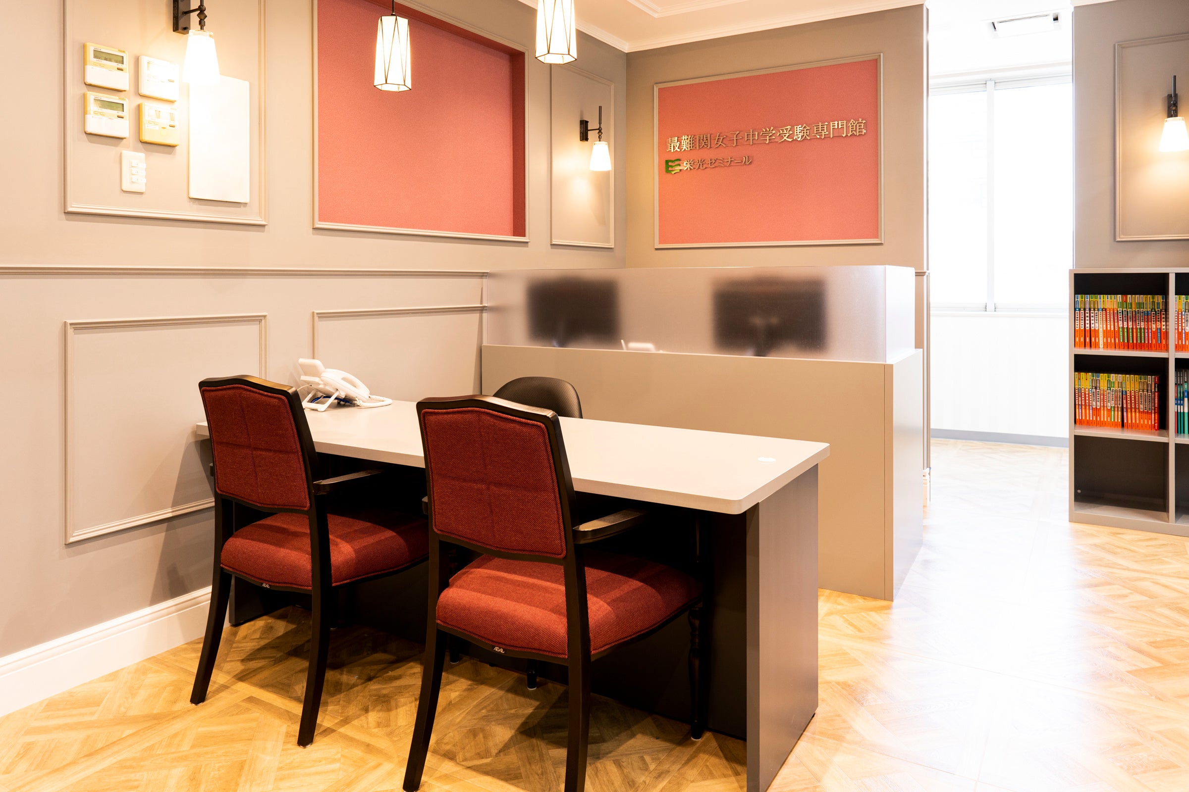 明るくきれいな受付でお迎えします