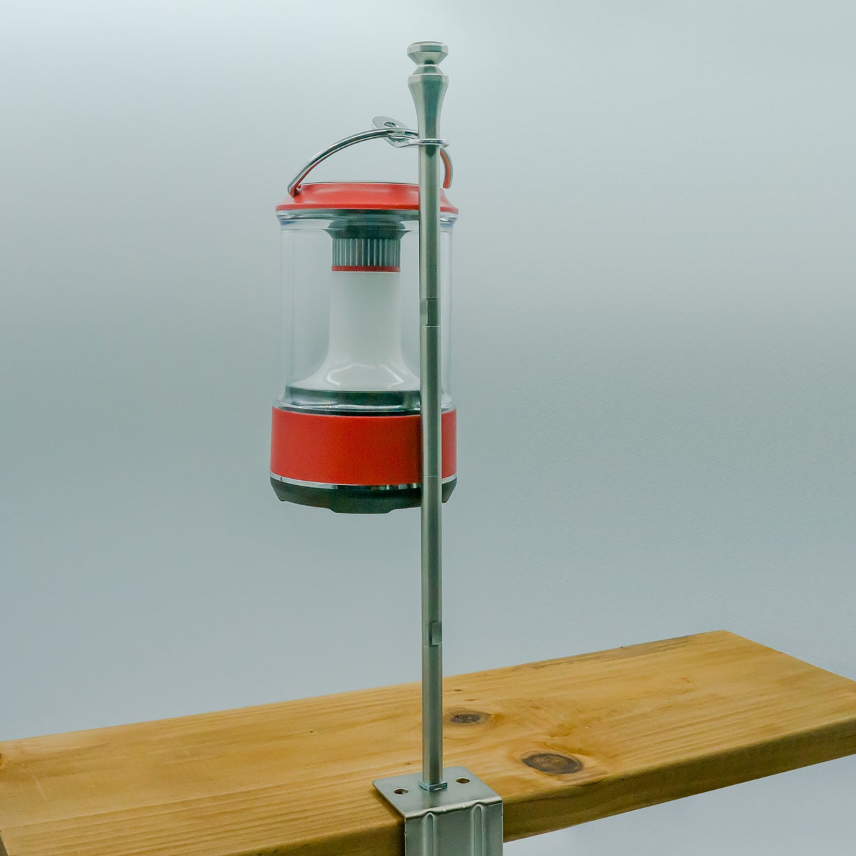 フックを付ければランタンスタンドにも