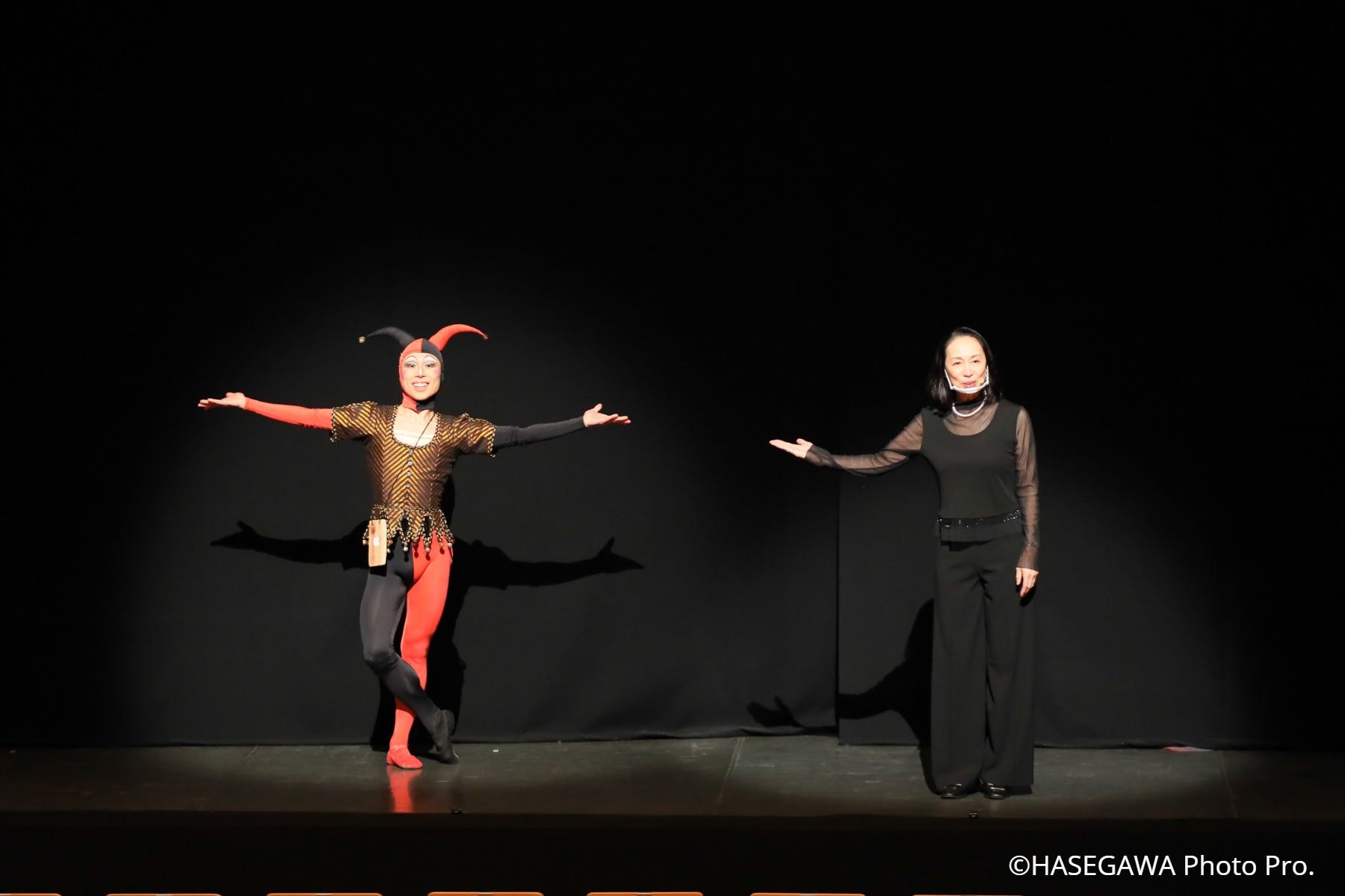 公演前に解説があります