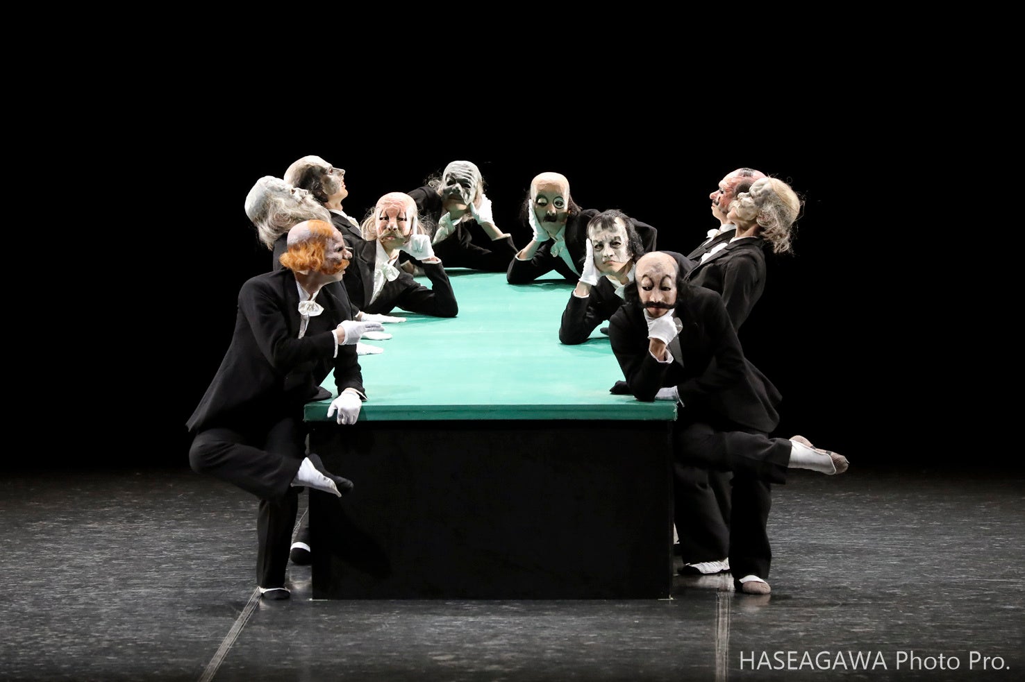 緑のテーブル©Kiyonori Hasegawa