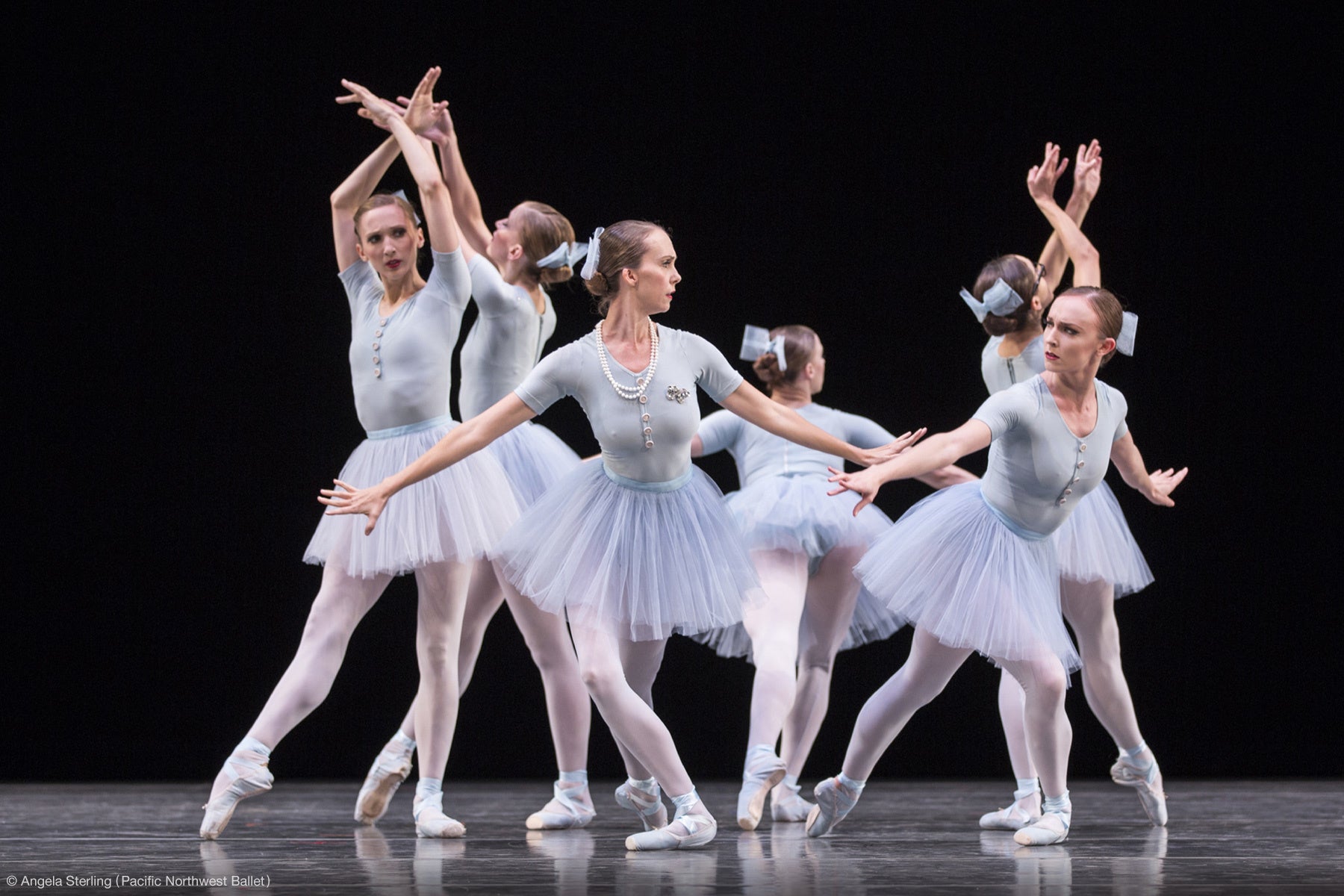 ウェスト サイド ストーリー を手がけた振付家による コメディ バレエ の傑作 コンサート が国内バレエ団による待望の初演 公益財団法人スターダンサーズ バレエ団のプレスリリース ウェスト サイド ストーリー を手がけた振付家による コメディ バレエ の傑作 コンサート が国内バレエ団による待望の初演 公益財団法人スターダンサーズ バレエ団のプレスリリース