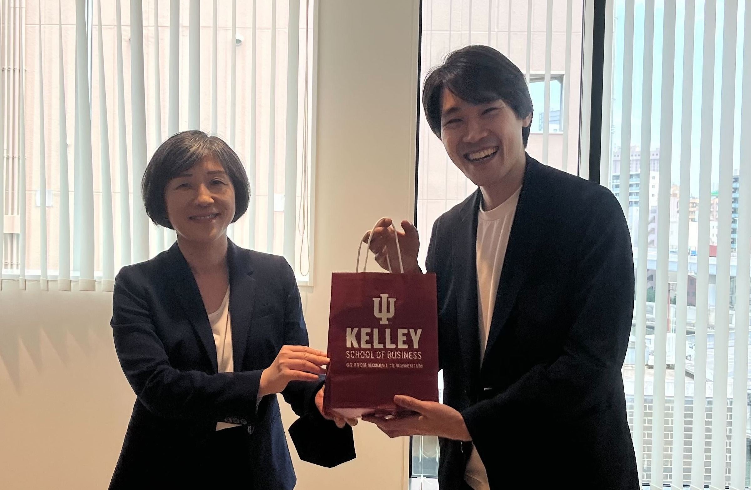 インディアナ大学のZheng教授とオーティファイCEOの近澤