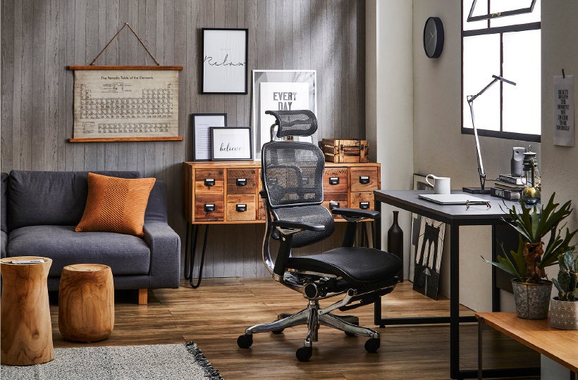 「Ergohuman エルゴヒューマン」腰へのサポート機能など人間工学に基づき設計されたチェア。長年の愛用者も多い