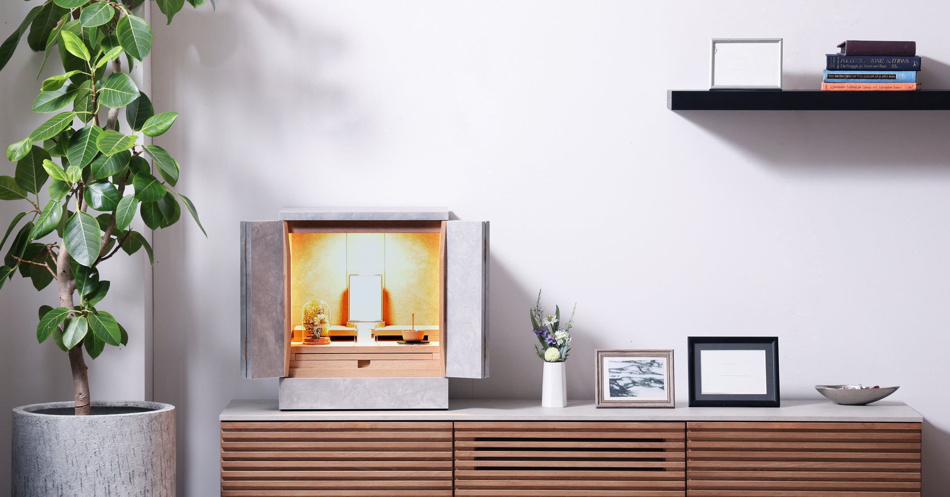 家具産地大川の関家具から仏間のない住宅にも置きやすいデザインの仏壇