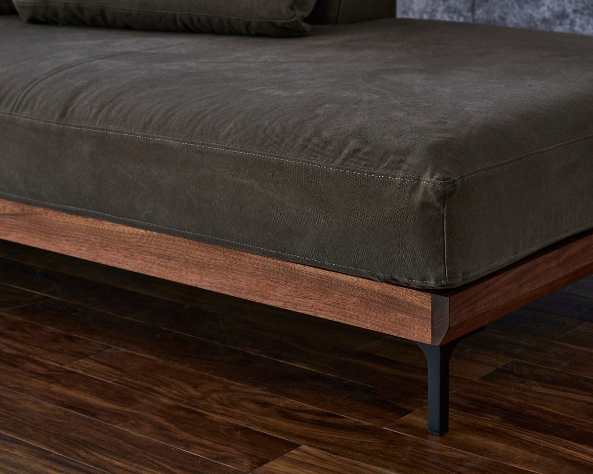 台座：WN　脚：BK脚