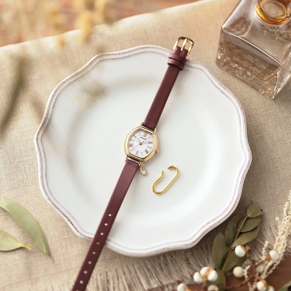 ウオッチブランド『wicca』から、イヤーカフをセットした限定モデルが登場