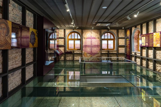 イスタンブルのカルチャーを楽しむ 壮麗なモザイク遺産 ゼイティンブルヌ・モザイク博物館と新作オペラ「エドゥサ」へ イスタンブルのカルチャーを楽しむ 壮麗なモザイク遺産 ゼイティンブルヌ・モザイク博物館と新作オペラ「エドゥサ」へ