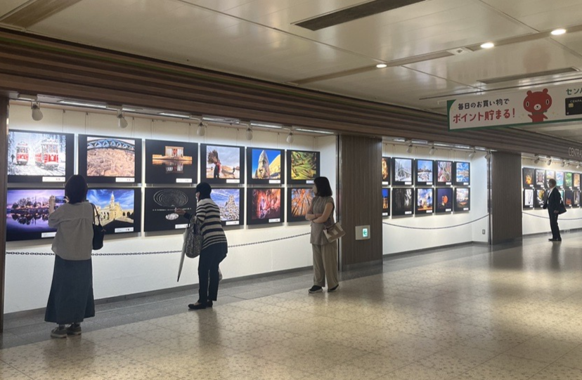 写真展の様子（名古屋展：名古屋セントラルパーク地下街内セントラルギャラリー）