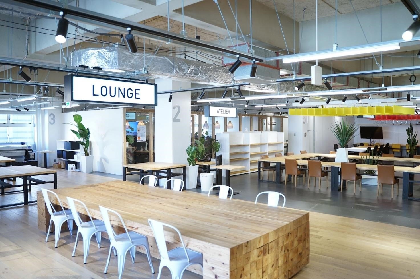 ※写真はアソビル3F旧空間です。移転後は65坪のスペースで、テレビ会議室などテレワークを意識した設備でお待ちしています。