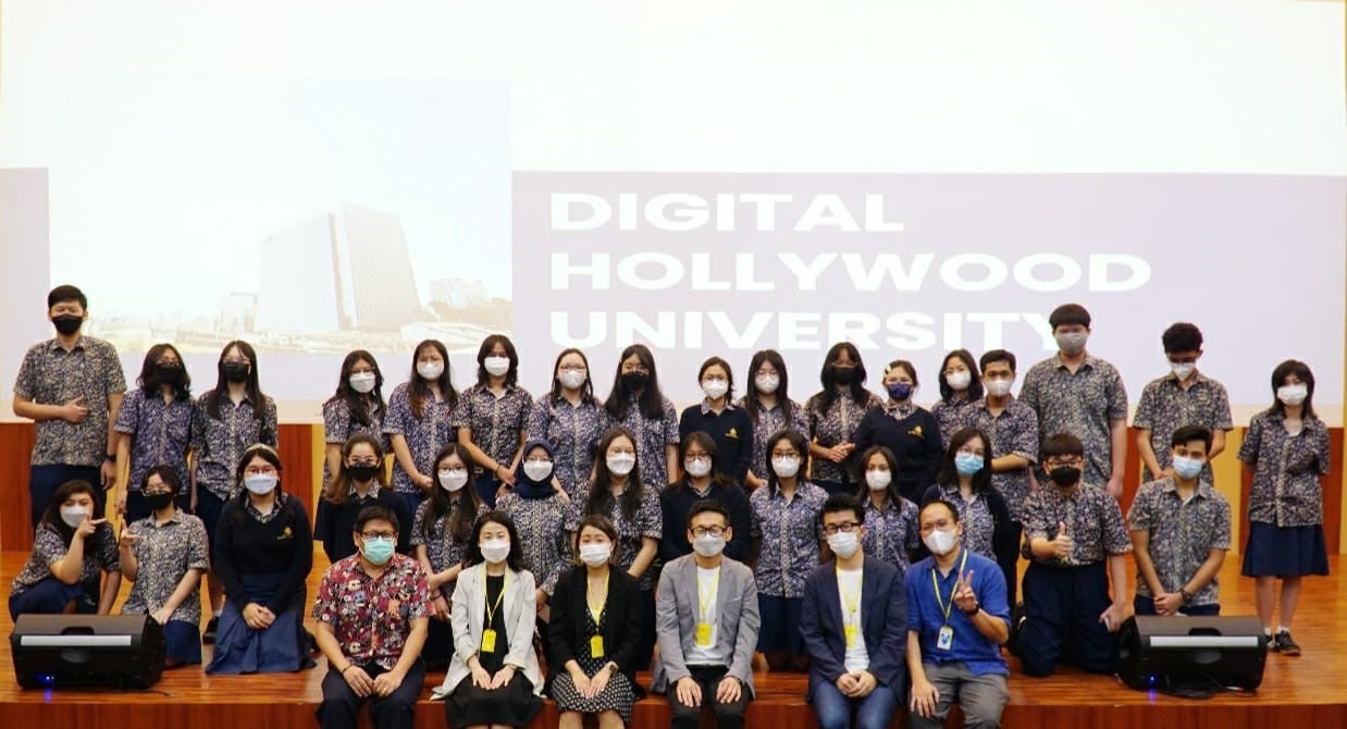 （現地のGlobal Sevilla Pulomas高校でのイベントの様子）