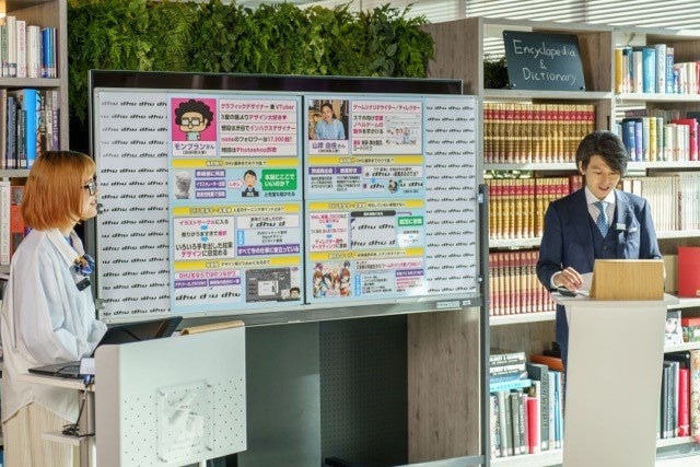 「DHUワイドショー」をテーマに、お昼の情報番組風の演出でトークショーをお届けしました
