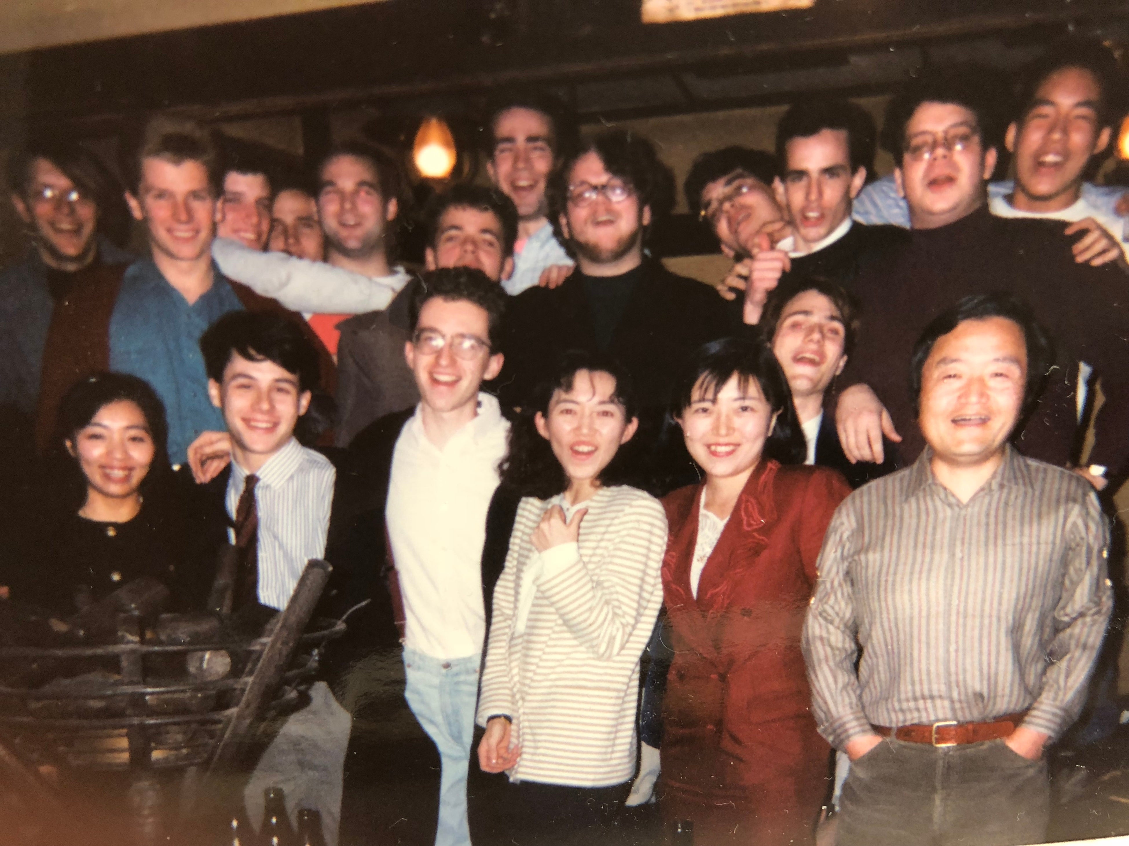 1980年代のメンバーとホストファミリー