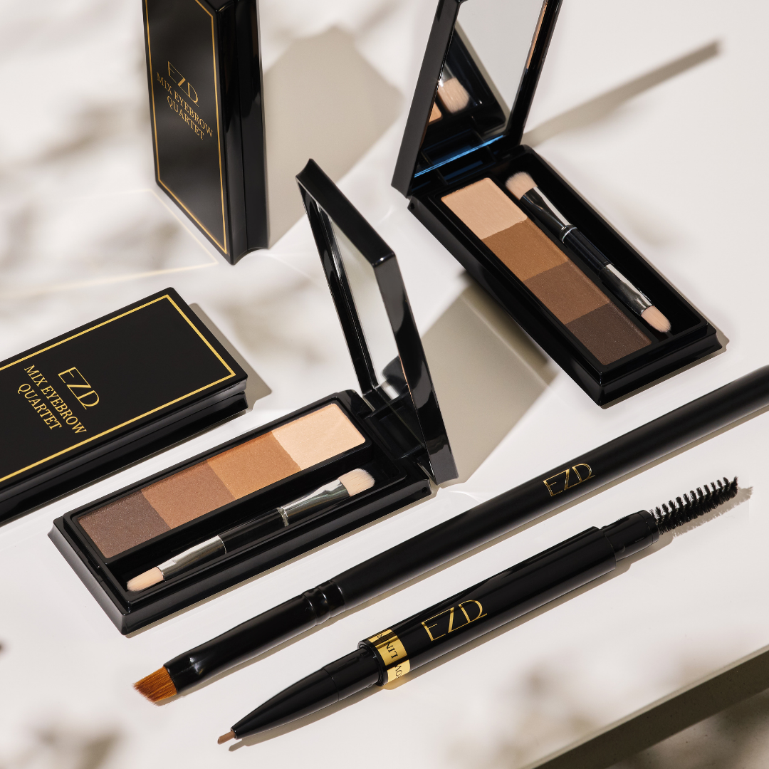 （上から）ミックスアイブロウカルテット／アングルブラシ／アイブロウライナー　