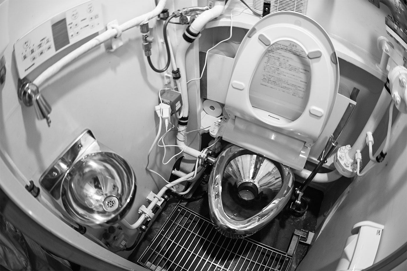 最新艦にはウォシュレットがついてます！