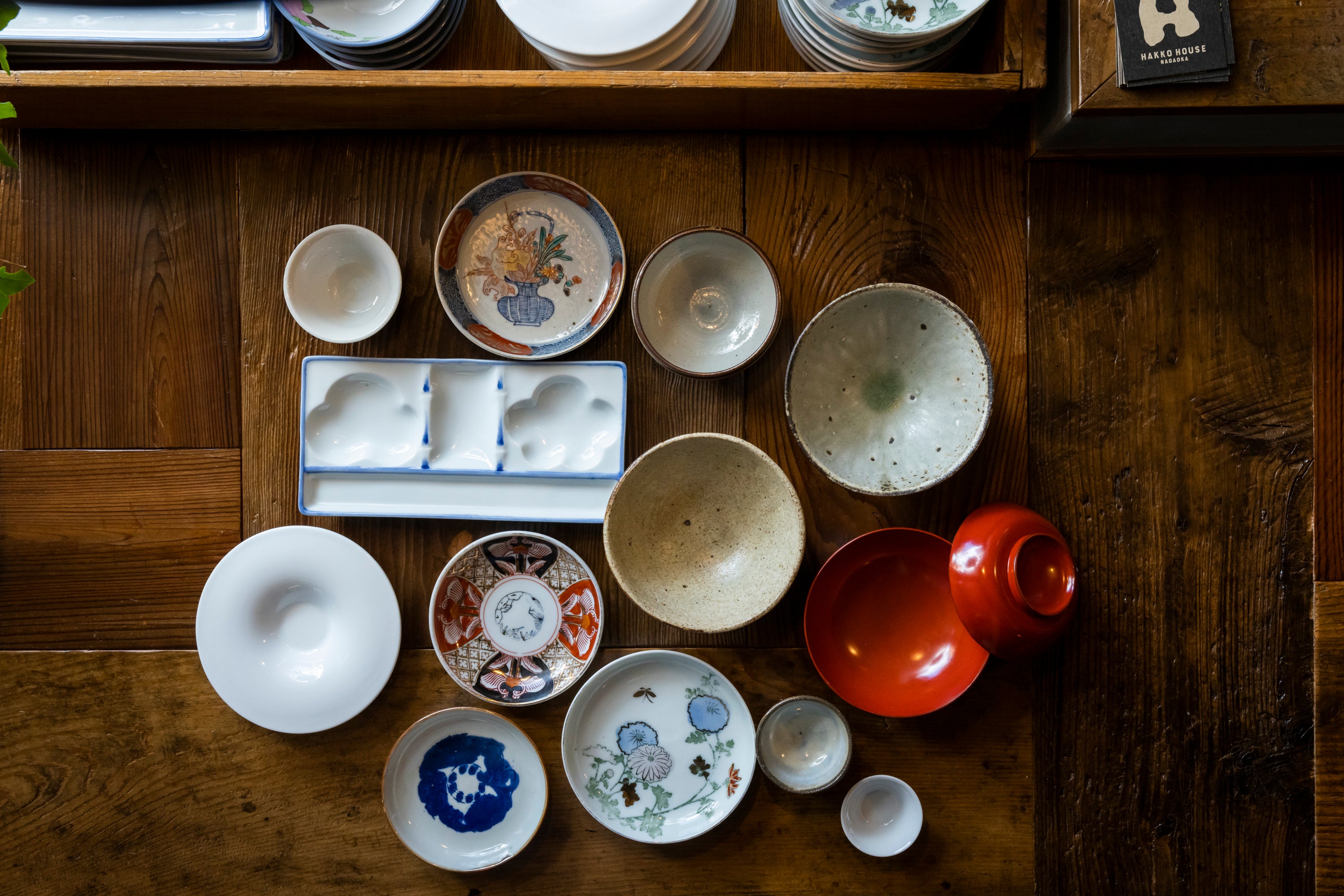 食器やカトラリーも新潟らしいものを。