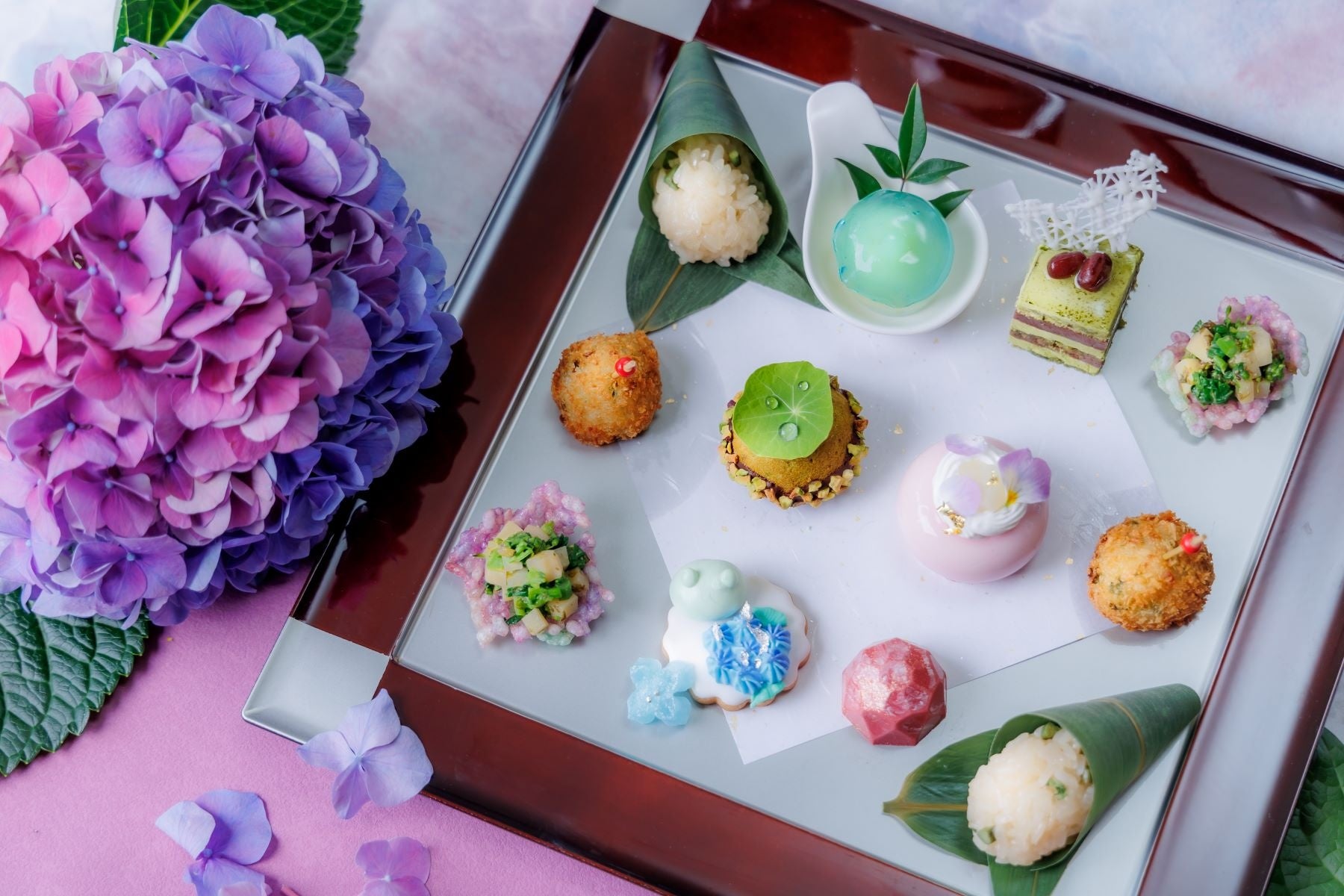 季節の紫陽花や梅雨・初夏の訪れをスイーツ、セイボリーで楽しむ