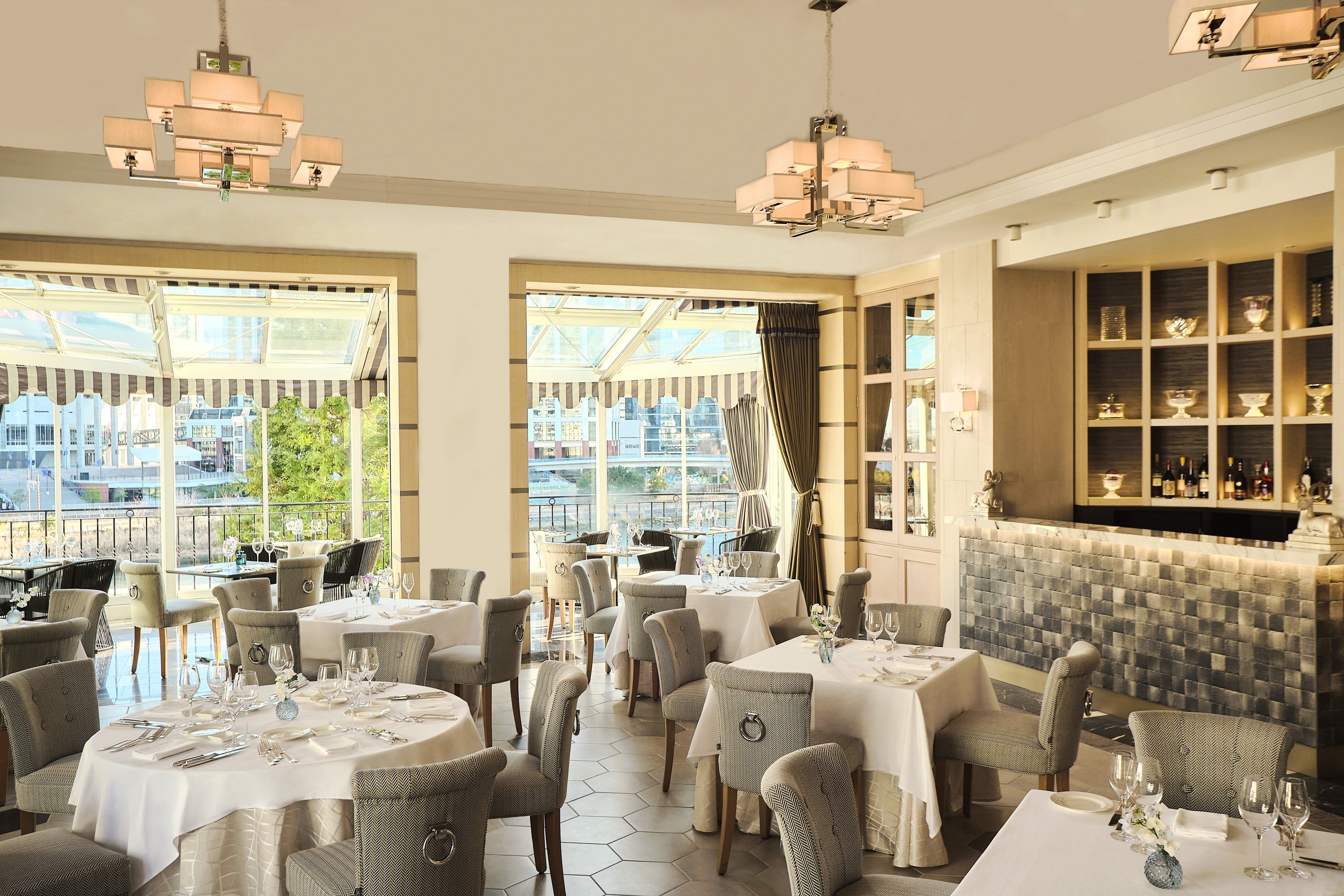 リストランテ マンジャーレ ウォーターエッジ YOKOHAMA 内観