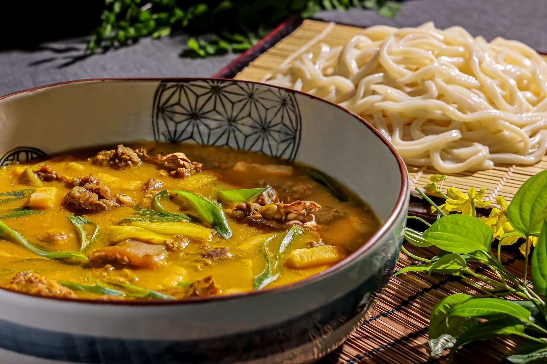 牛煮込みカレーうどん　イメージ
