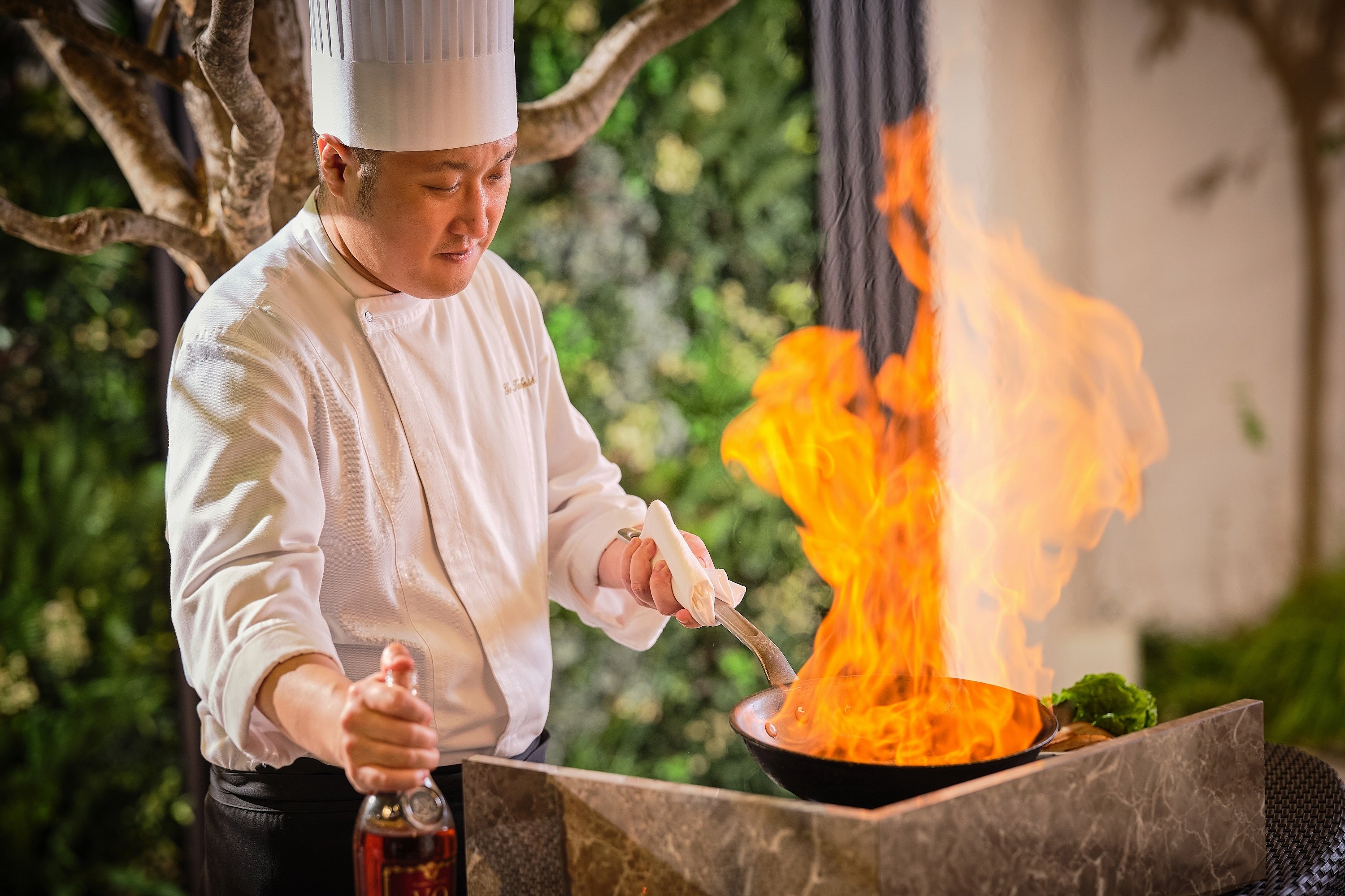シェフが目の前でフランベして焼き上げる特製サムギョプサル　イメージ
