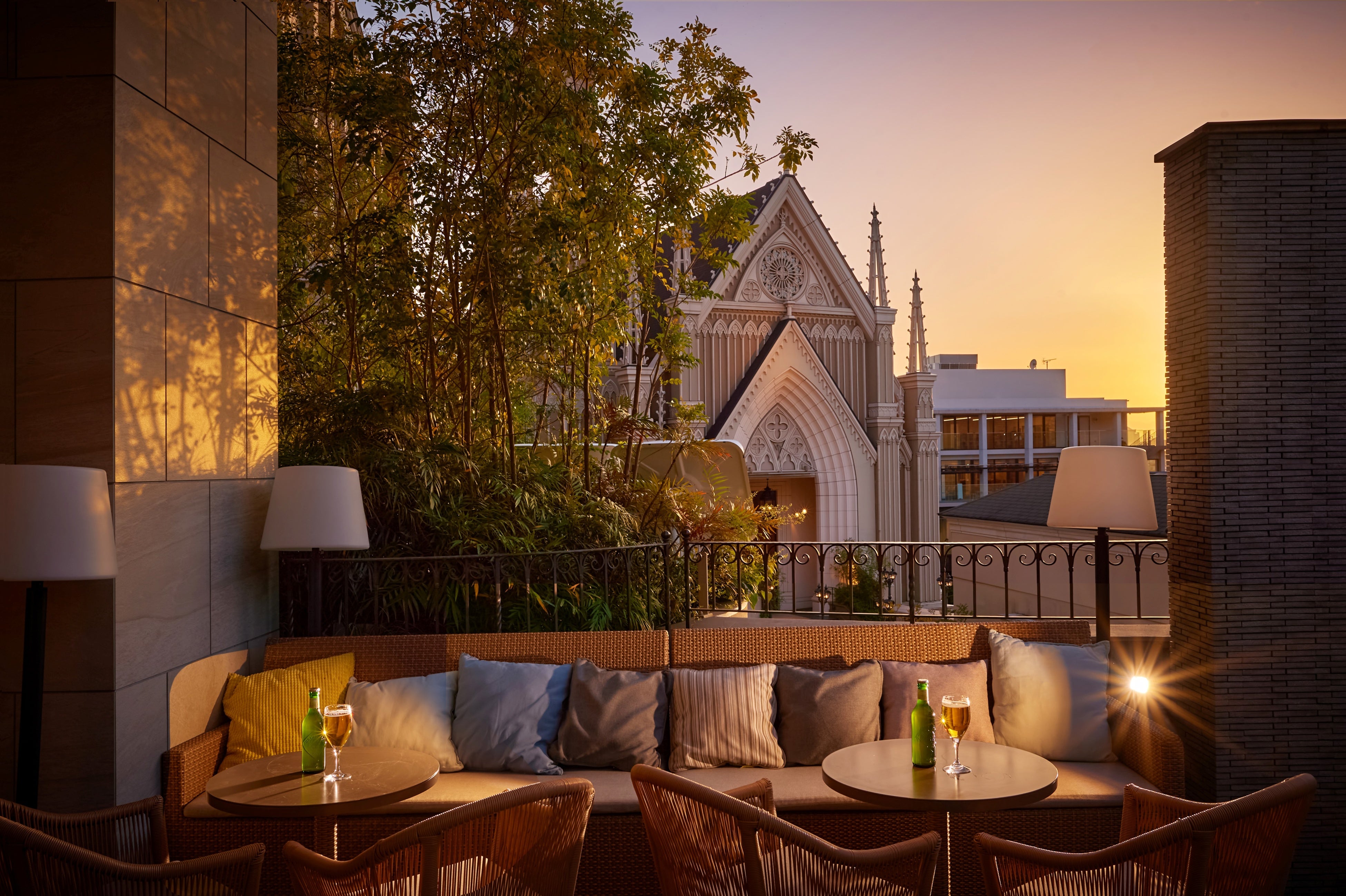 テラス席から臨む大聖堂イメージ