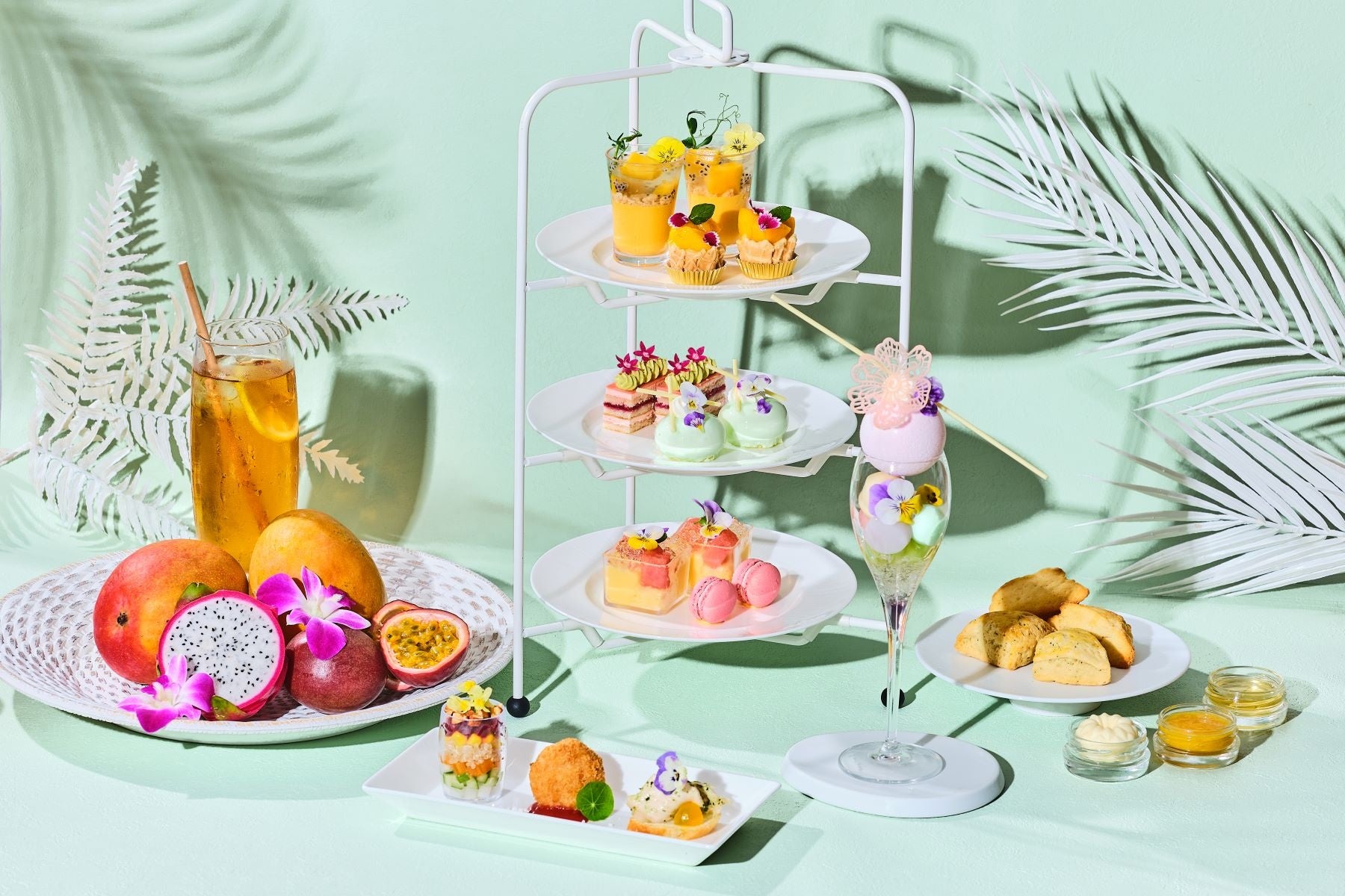 アフタヌーンティー（2名分）とサマーパフェ（オプション）イメージ