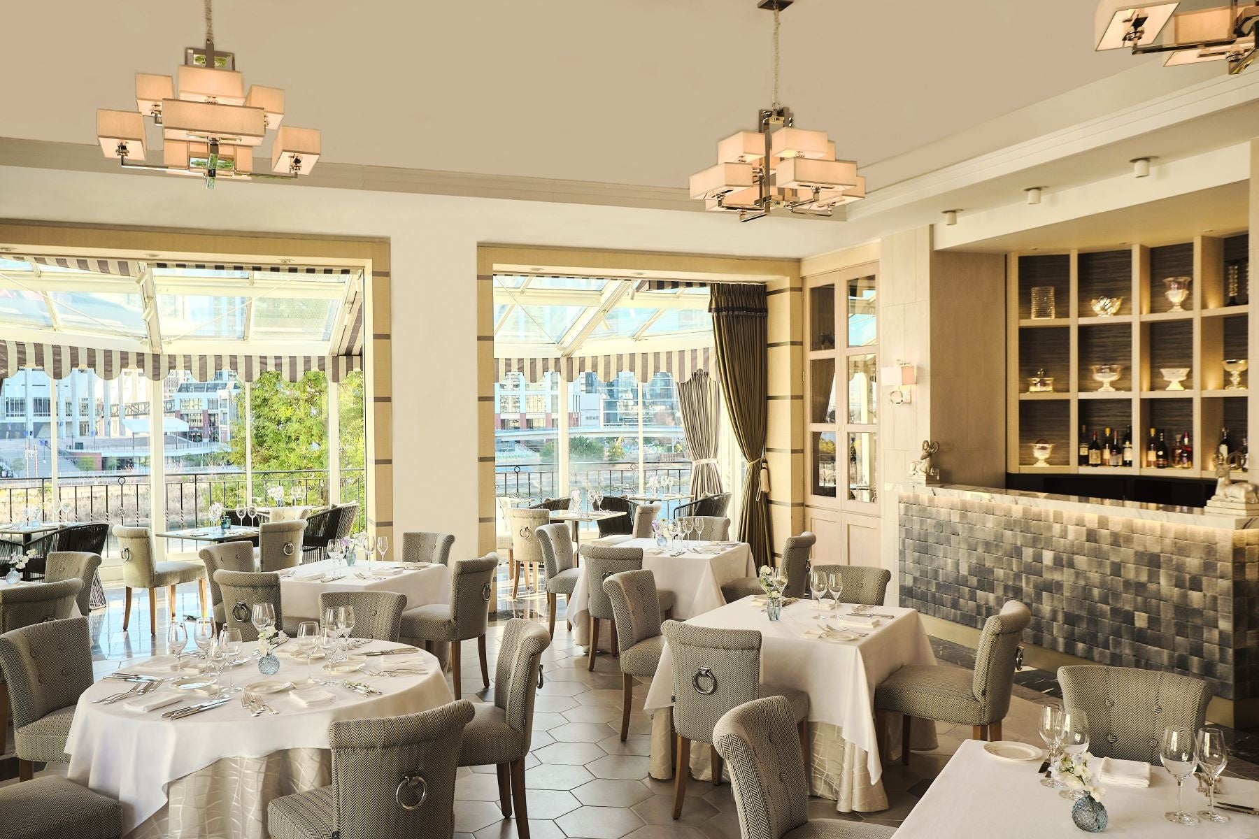 リストランテ マンジャーレ ウォーターエッジ YOKOHAMA内観