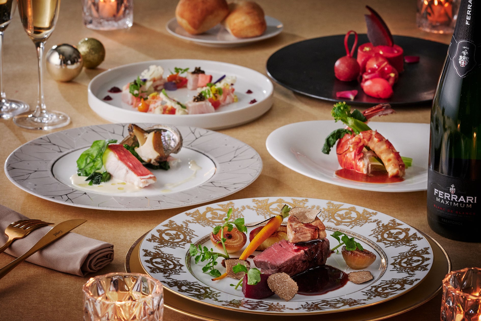 【横浜】稀少なフォアグラやキャビア、トリュフ、オマール海老、アワビ等を使用した「乾杯酒フェッラーリ付クリスマスディナー」販売!丘の上のロマンチックなレストランで過ごす特別なクリスマス