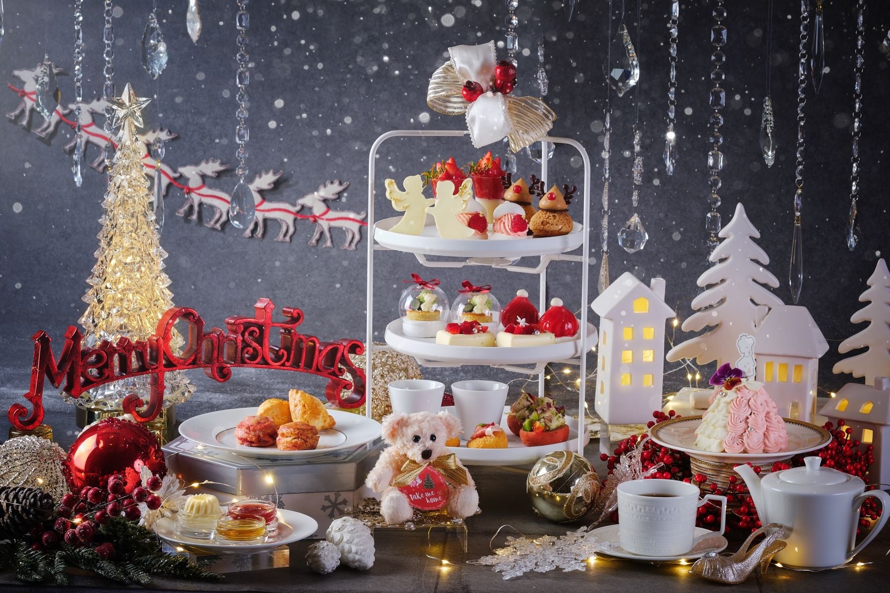好評につき新宿曙橋で追加開催!関東では唯一愛犬同伴で楽しめるトナカイやサンタ帽、ホワイトベアのスノードームなどクリスマスモチーフのスイーツが勢ぞろいした『ジョイフルクリスマス アフタヌーンティー』