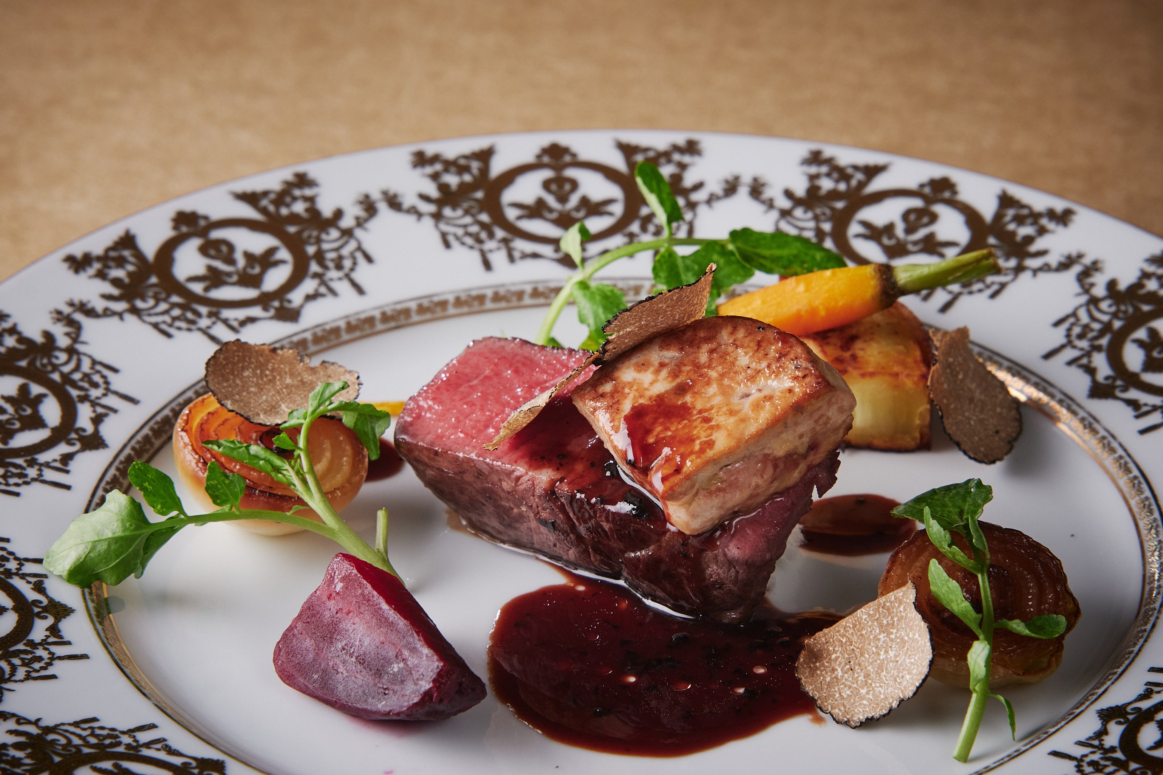 フォアグラと国産牛フィレ肉のロッシーニ風メイン