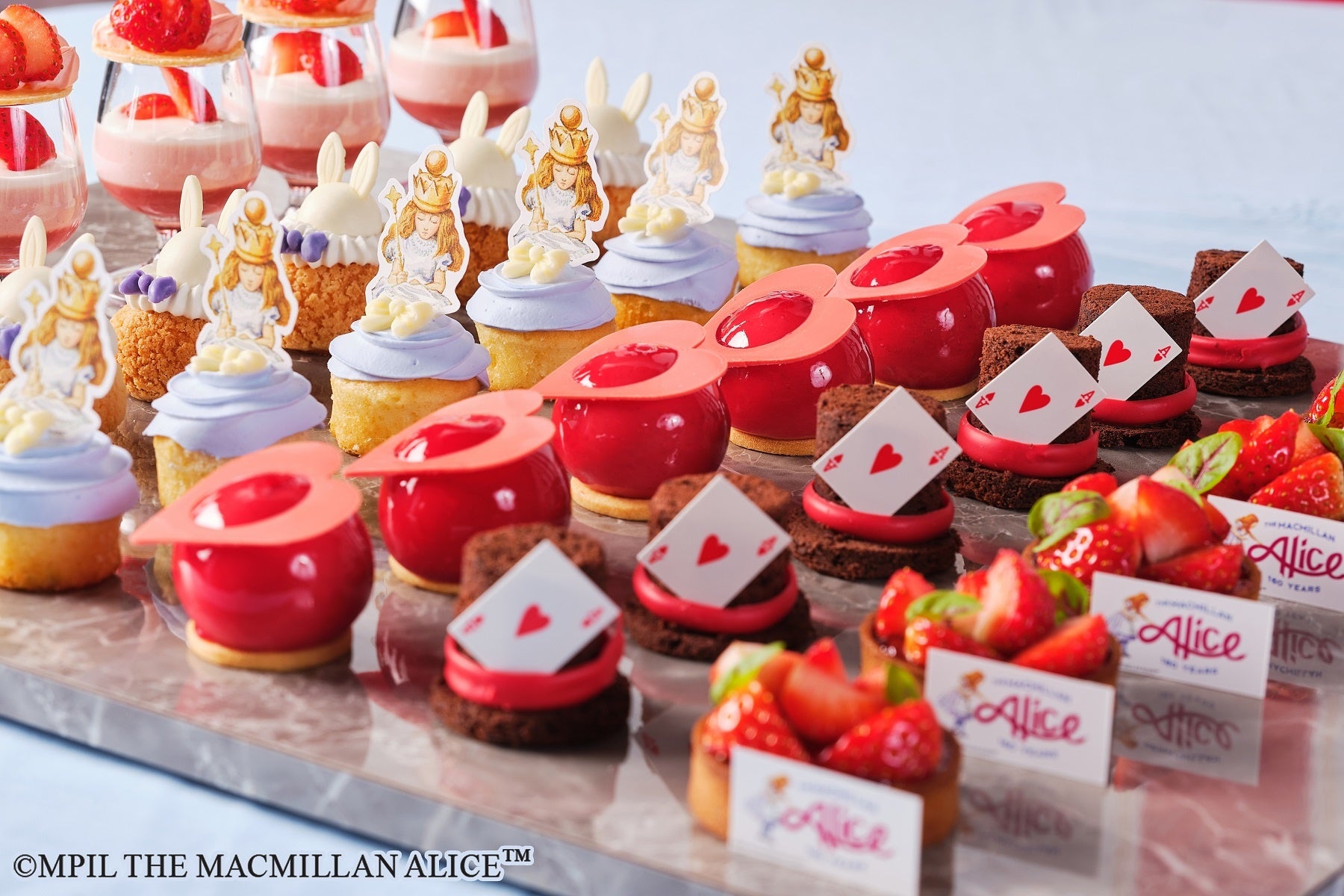 不思議の国のアリス”の甘いお茶会へ誘う『アリスのストロベリー