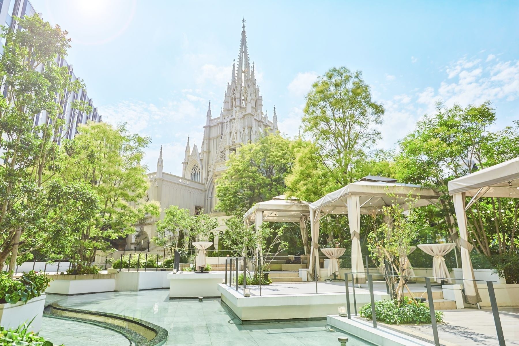 リゾート感あふれる中庭“カバナガーデン”