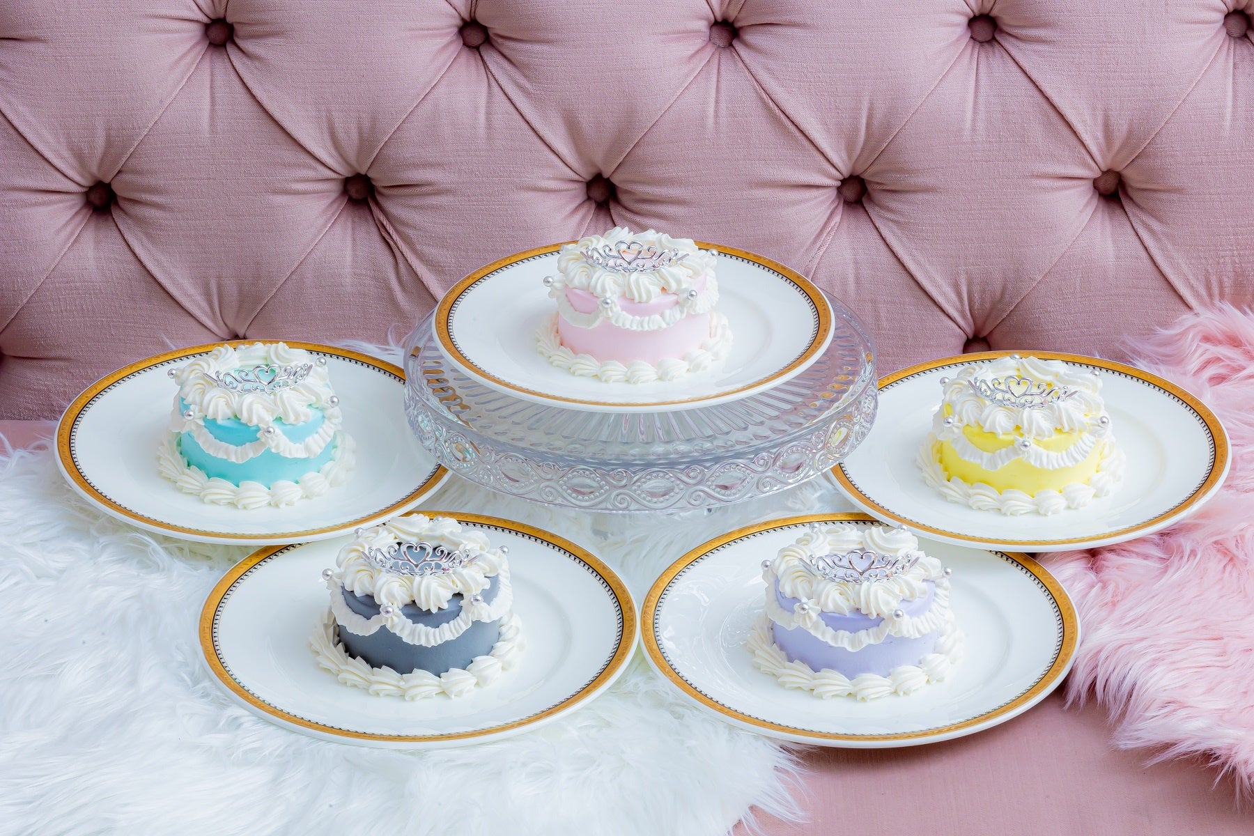 オプションケーキ(1,500円):選べる5色の推しカラークラウンケーキイメージ