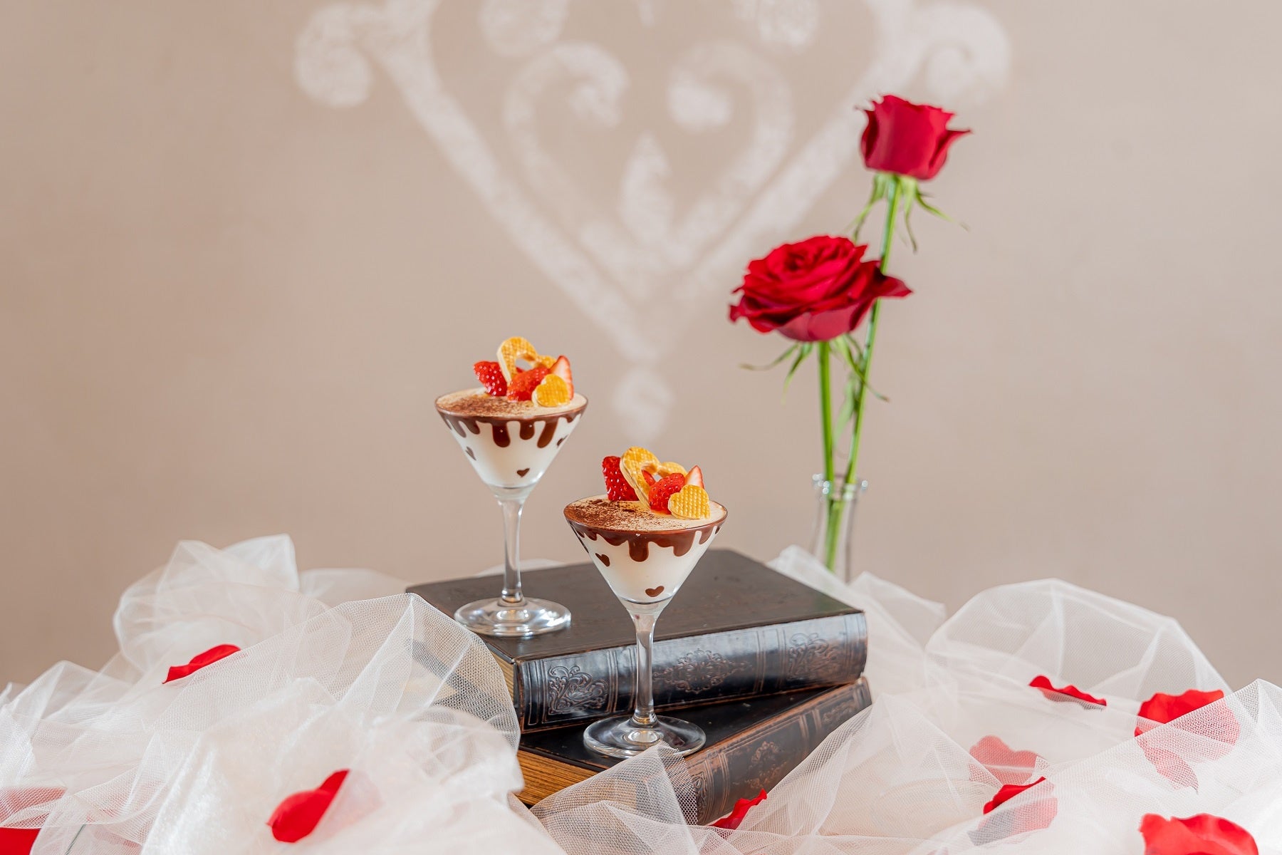 あまずっぱい初恋の苺ミルフィーユパフェ　イメージ