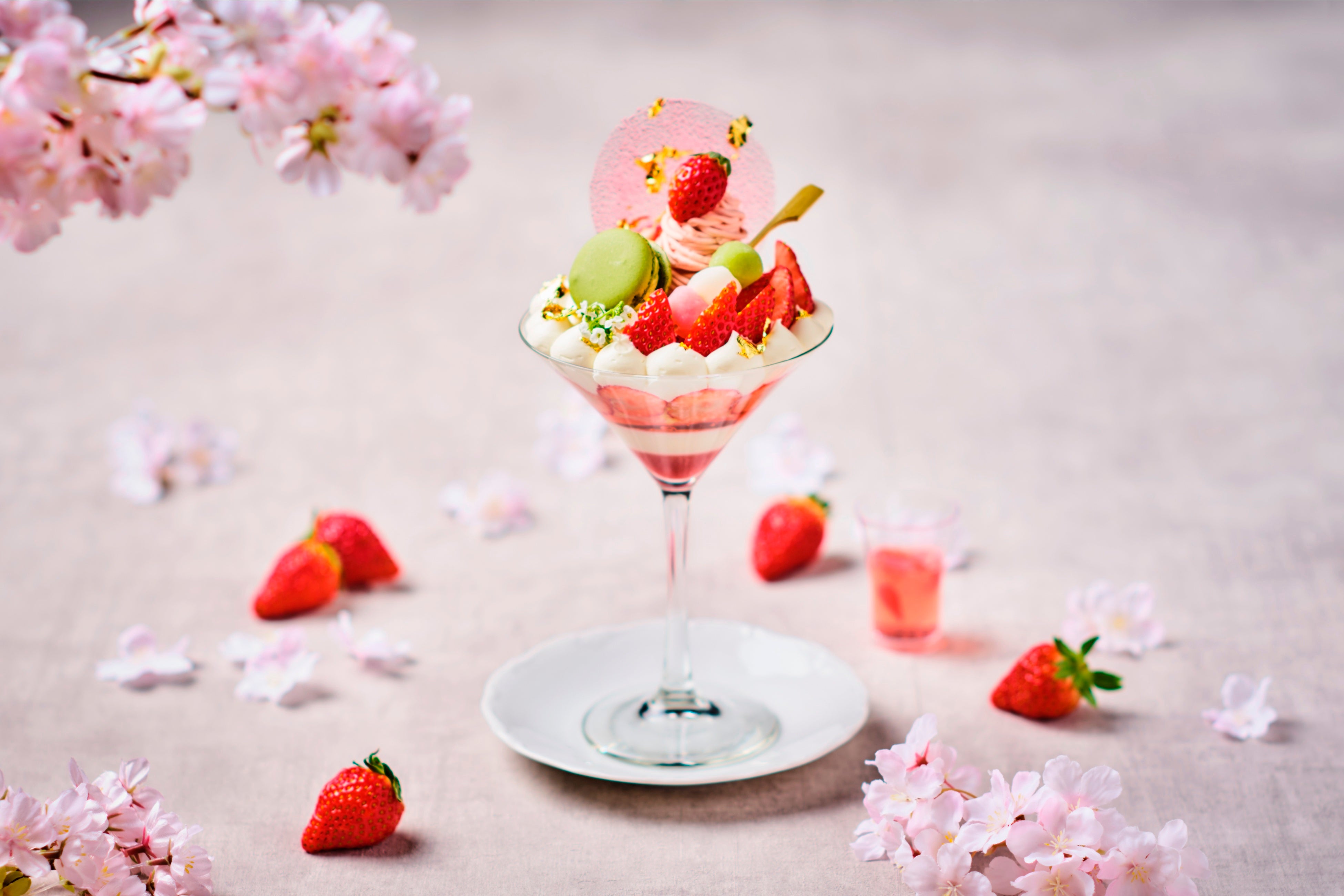 桜といちごのモンブランパフェwithハーゲンダッツ