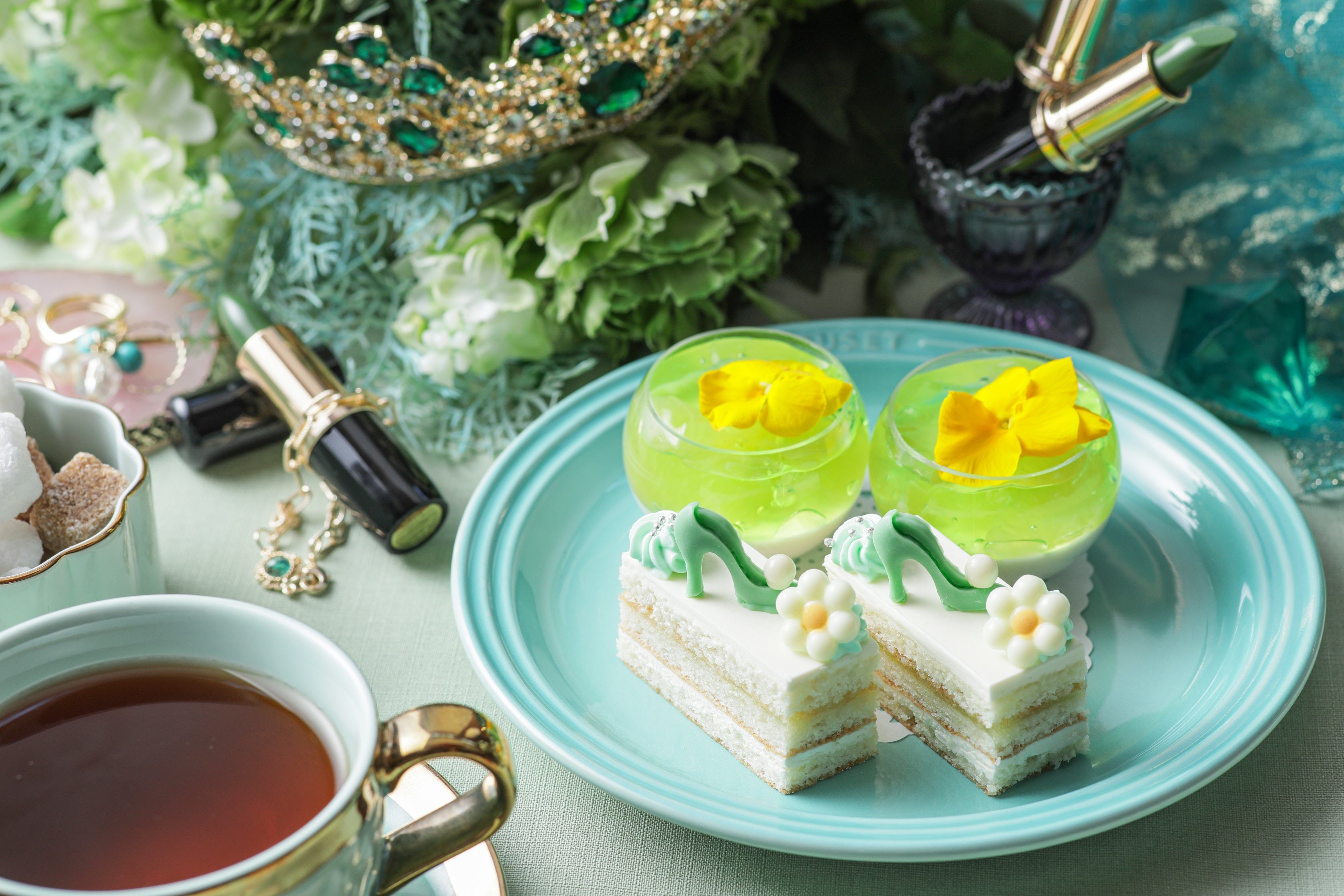 スイーツスタンド中段　※店舗では白色のお皿でのご提供