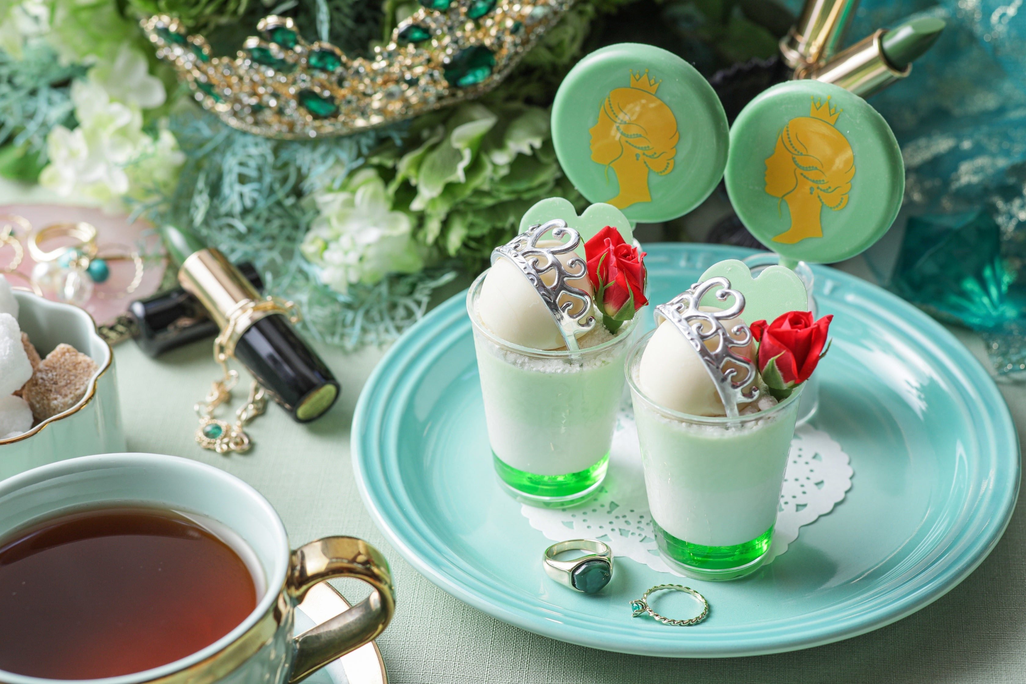 スイーツスタンド上段　※店舗では白色のお皿でのご提供