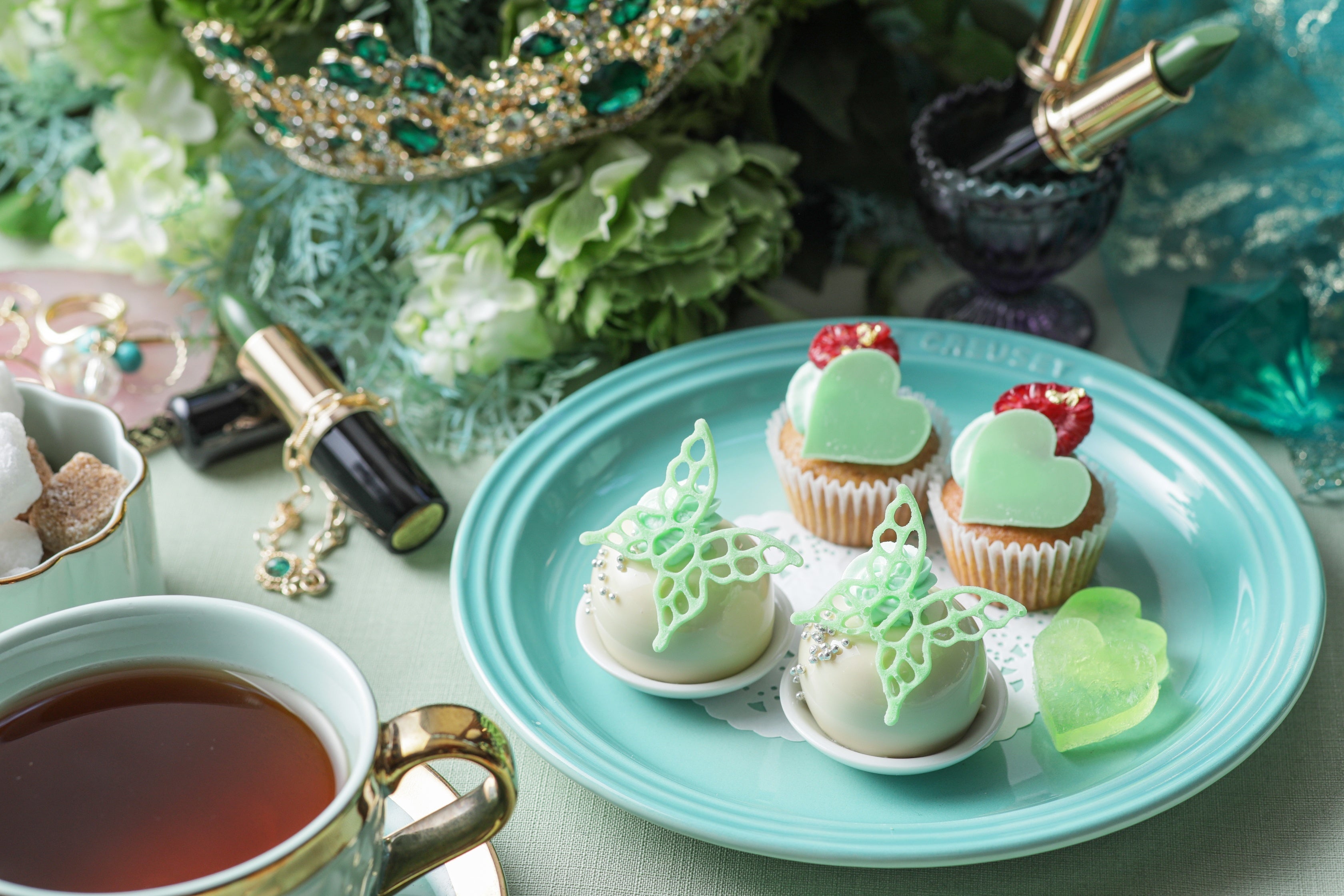 スイーツスタンド下段　※店舗では白色のお皿でのご提供