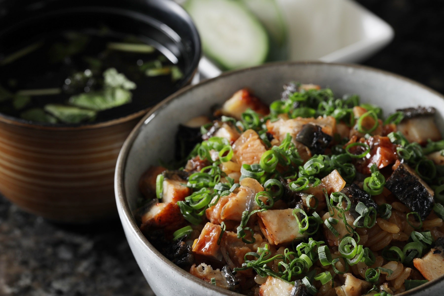 山葵菜漬けと鰻の炒め御飯 ／赤出汁と香の物
