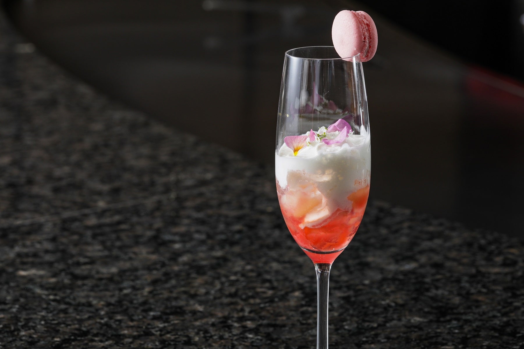 桃とさくらんぼのヨーグルトエスプーマ仕立て