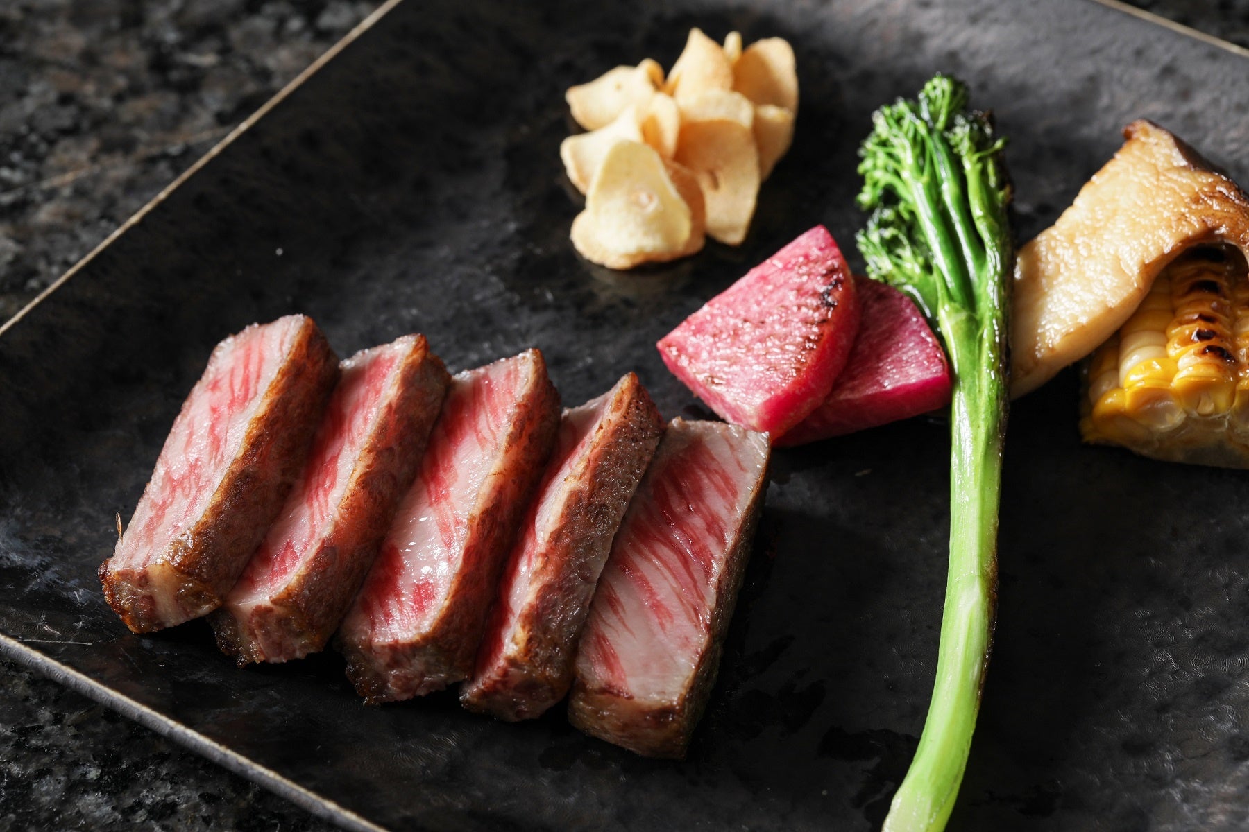 信州プレミア牛のロースステーキ（90g） ／季節の焼き野菜